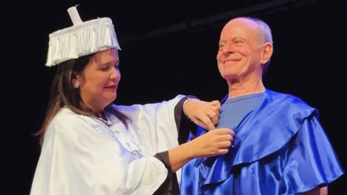 Ney Matogrosso é agraciado com o título de doutor honoris causa