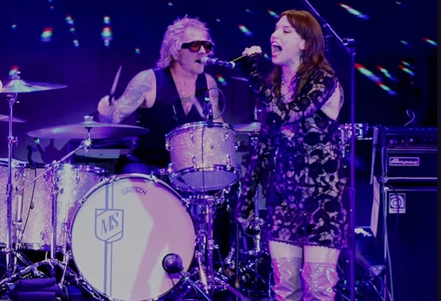 Lzzy Hale é a melhor cantora desde Tina Turner, diz Geezer Butler